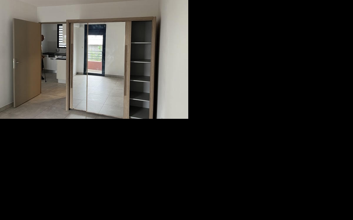 ST LEU CENTRE T2 BELLE TERRASSE