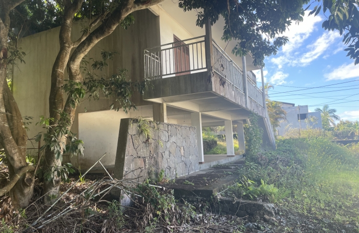 Villa Satec &agrave; restaurer proche universit&eacute; Trois Mares