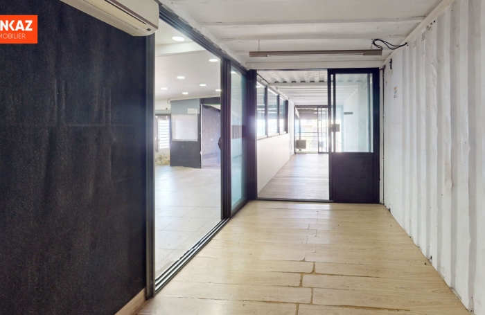 Location Local commercial 120m&sup2; 1 pi&egrave;ce Saint-Pierre