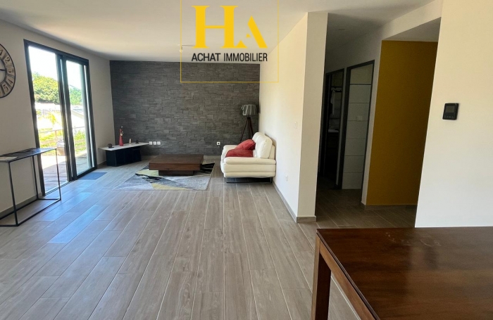 Vente Maison 106m&sup2; 5 pi&egrave;ces Saint Gilles Les Hauts