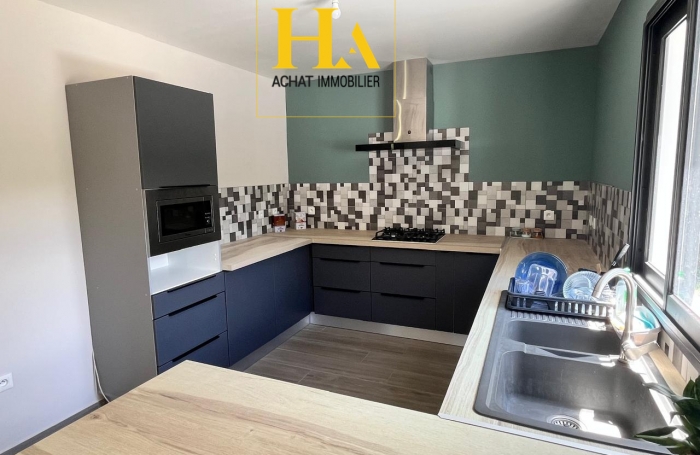 Vente Maison 106m&sup2; 5 pi&egrave;ces Saint Gilles Les Hauts