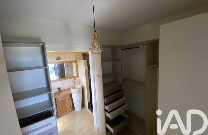 Location Divers 102m&sup2; 4 pièces Etang-Sale
