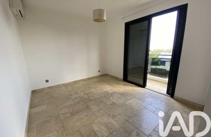 Location Divers 102m&sup2; 4 pièces Etang-Sale