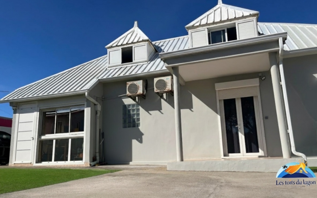 Villa meubl&eacute;e de standing &agrave; Saint-Pierre (Terre Sainte)