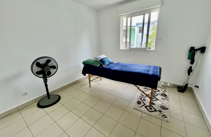 SAINT JOSEPH 97480 - APPARTEMENT F3  LUMINEUX ET CONFORTABLE - BEAUX VOLUMES - PROCHE CENTRE VILLE