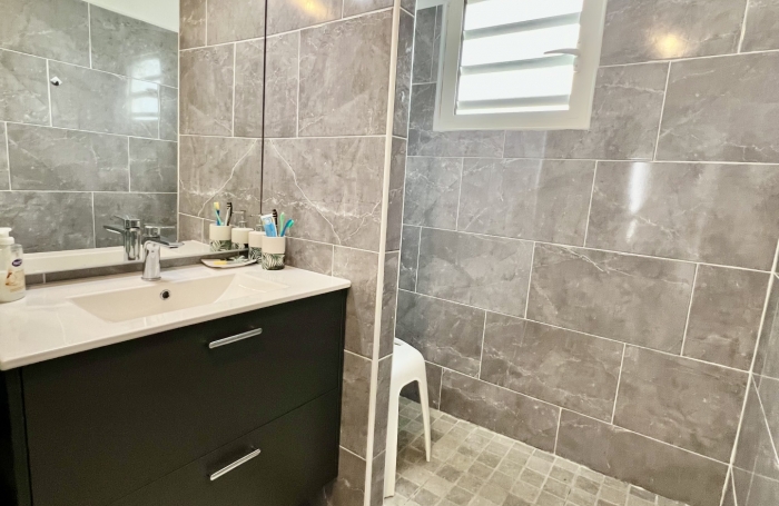 SAINT JOSEPH 97480 - APPARTEMENT F3  LUMINEUX ET CONFORTABLE - BEAUX VOLUMES - PROCHE CENTRE VILLE