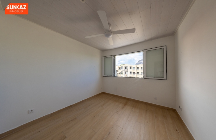 Location Appartement 80m&sup2; 4 pi&egrave;ces Saint-Pierre