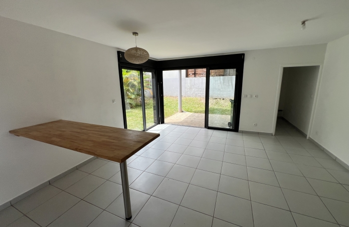 SAINT PIERRE 97410 - VILLA &Agrave; &Eacute;TAGE - HABITABLE DE SUITE - ENVIRONNEMENT CALME