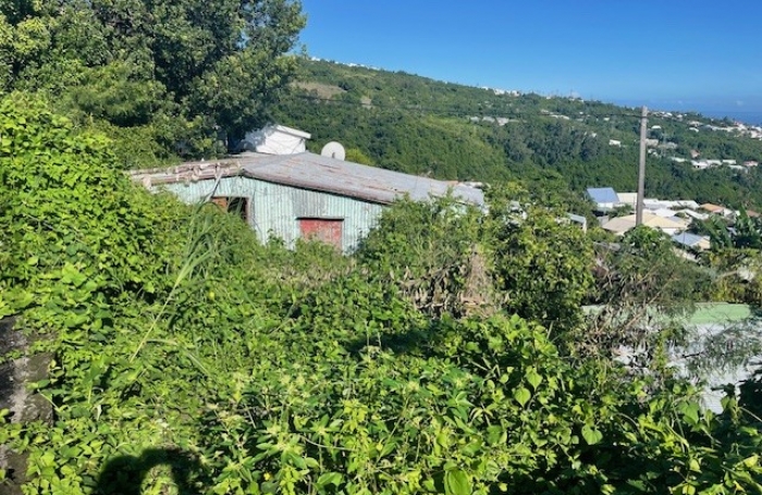 BEAU TERRAIN DE 820 M2 LA BRETAGNE SECTEUR BOIS ROUGE VUE MER MONTAGNE