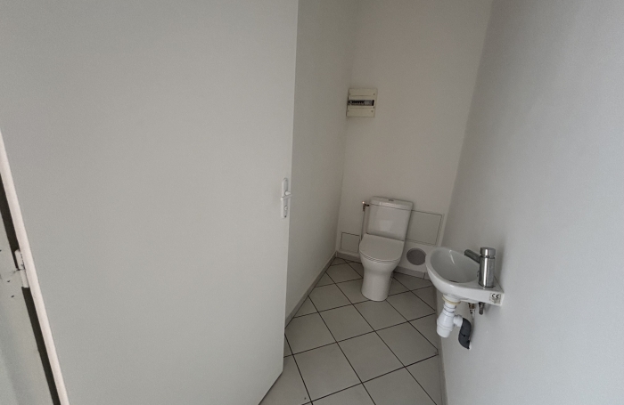 &Agrave; LOUER LOCAL - TAMPON