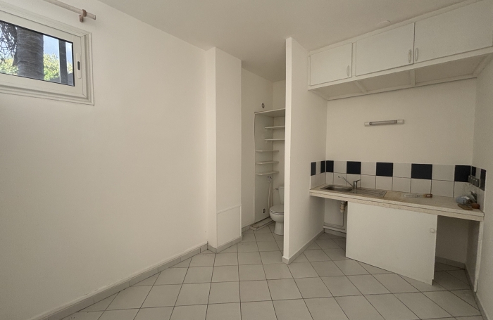 &Agrave; LOUER LOCAUX - TAMPON