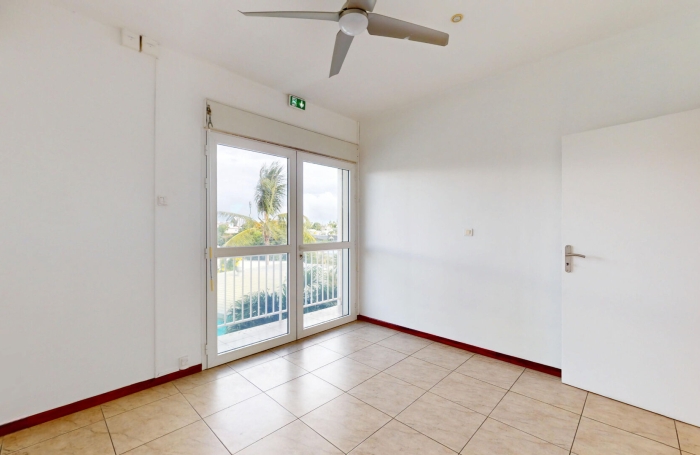 Location Local commercial 200m&sup2; 2 pi&egrave;ces Saint Louis