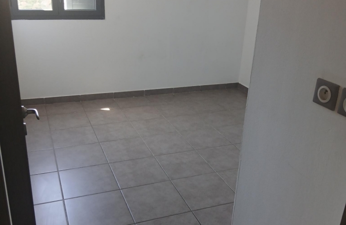 Vente Appartement 45m&sup2; 2 pièces Sainte Suzanne