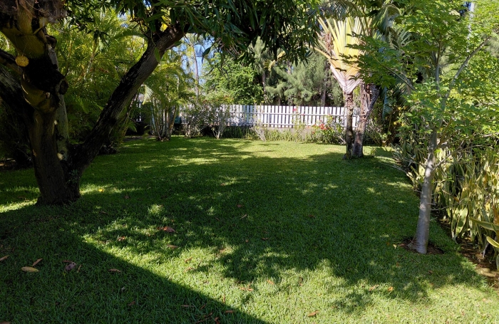 VILLA F4 piscine plus d&eacute;pendance et garage