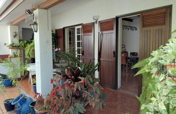 VILLA F4 piscine plus d&eacute;pendance et garage