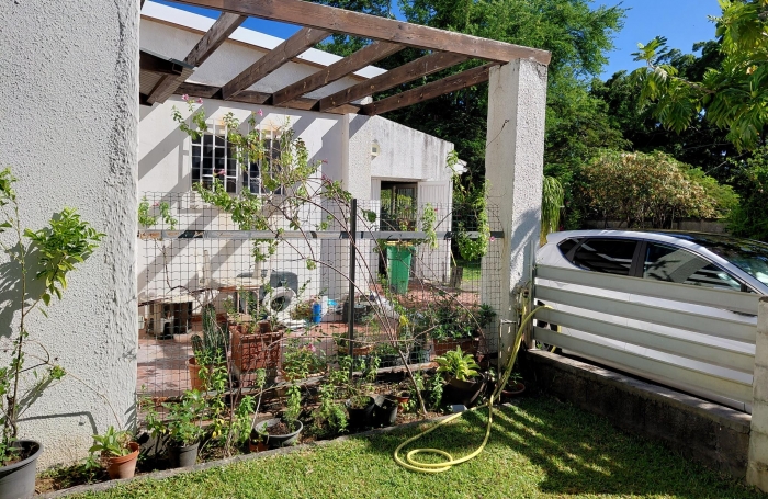 VILLA F4 piscine plus d&eacute;pendance et garage