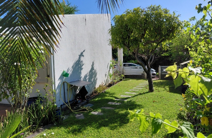 VILLA F4 piscine plus d&eacute;pendance et garage