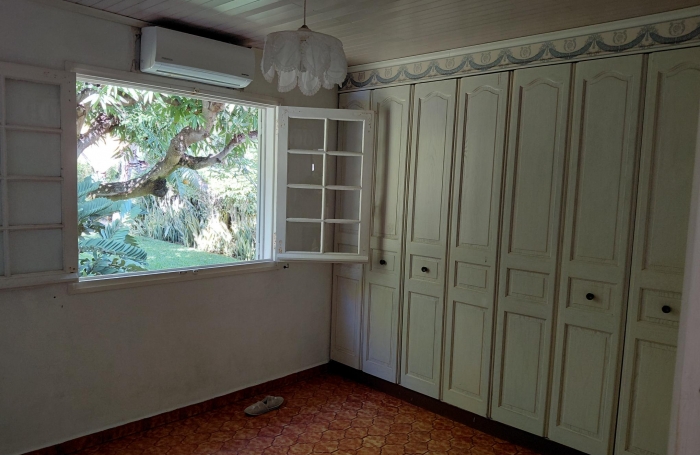 VILLA F4 piscine plus d&eacute;pendance et garage