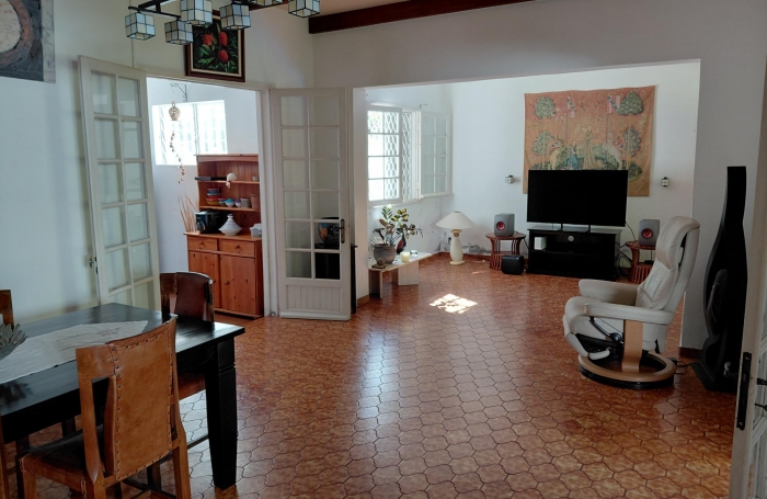 VILLA F4 piscine plus d&eacute;pendance et garage