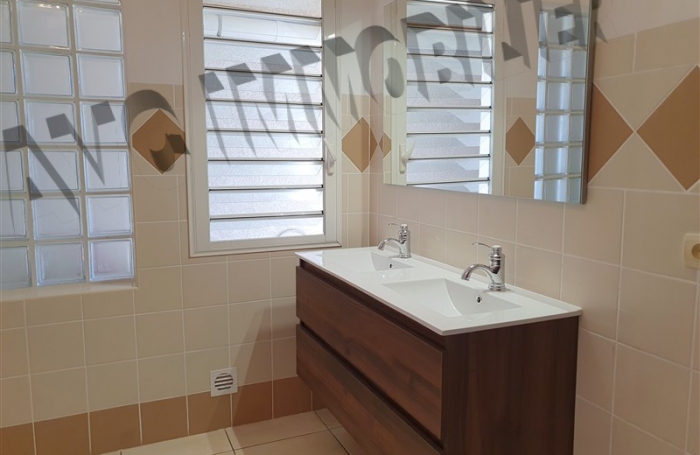 Location Maison 180m&sup2; 5 pi&egrave;ces Etang-Sale