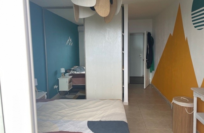 A louer tr&egrave;s beau T3 meubl&eacute;, libre fin mars &agrave; Saint Denis Bellepierre