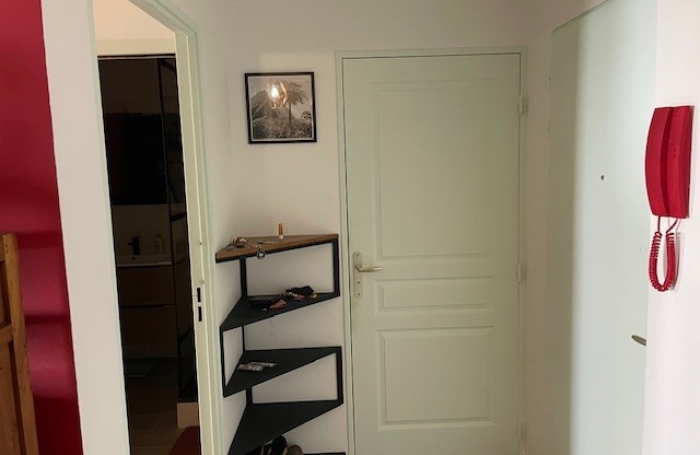 A louer tr&egrave;s beau T3 meubl&eacute;, libre fin mars &agrave; Saint Denis Bellepierre