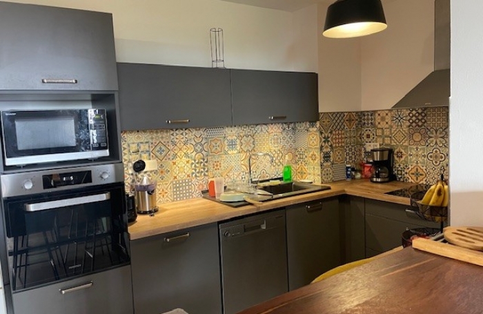 A louer tr&egrave;s beau T3 meubl&eacute;, libre fin mars &agrave; Saint Denis Bellepierre