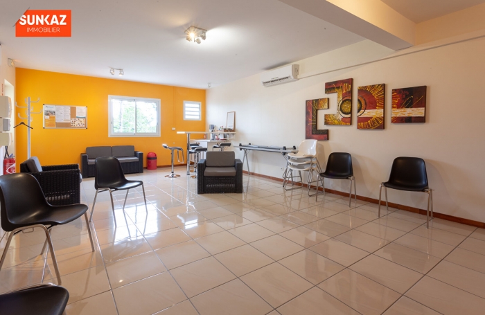 Location Local commercial 66m&sup2; 1 pi&egrave;ce Saint-Pierre