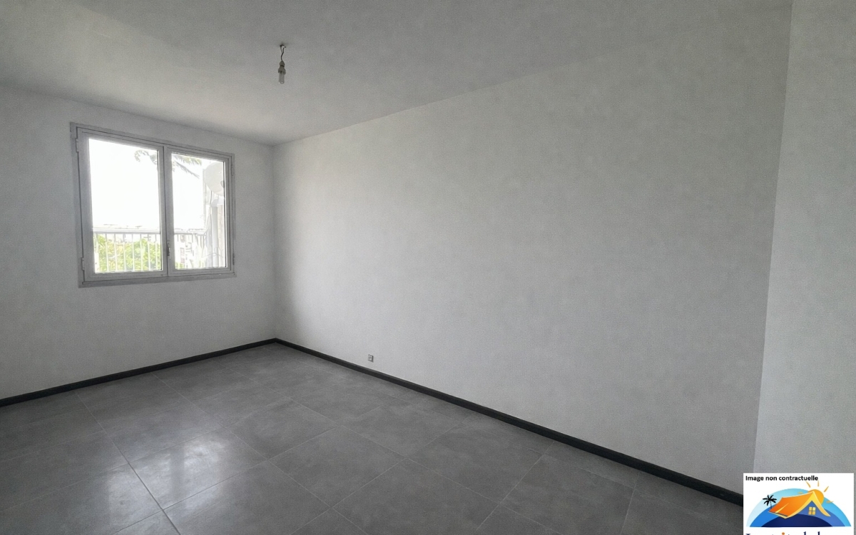 &Agrave; LOUER &ndash; BUREAUX PROFESSIONNELS &ndash; COEUR DE SAINT-PIERRE