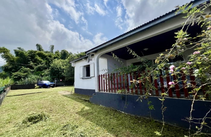 SAINT JOSEPH 97480 - VILLA DE PLAIN PIED - 3 CHAMBRES - LUMINEUSE - ENVIRONNEMENT PAISIBLE