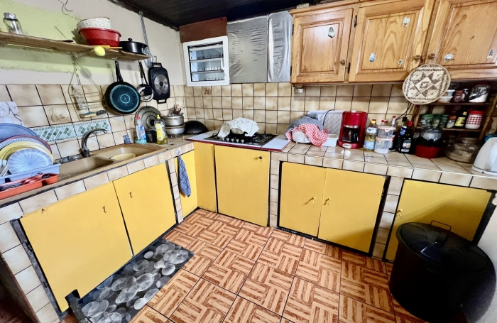 TAMPON 97418 - VILLA F5 ENTRETENUE - PLAIN PIED - BEAUX VOLUMES - GARAGE - SECTEUR CALME