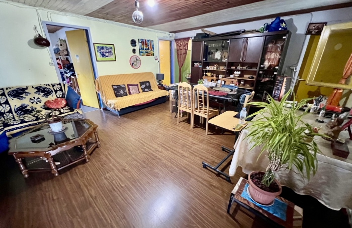 TAMPON 97418 - VILLA F5 ENTRETENUE - PLAIN PIED - BEAUX VOLUMES - GARAGE - SECTEUR CALME