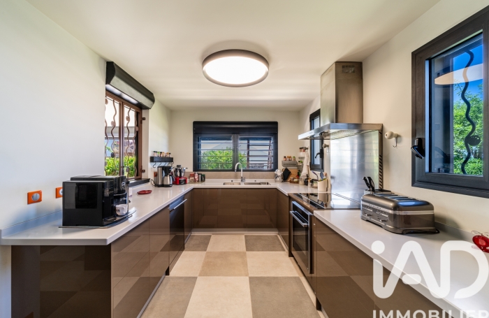 Vente Divers 160m&sup2; 5 pièces Saint Gilles les Bains