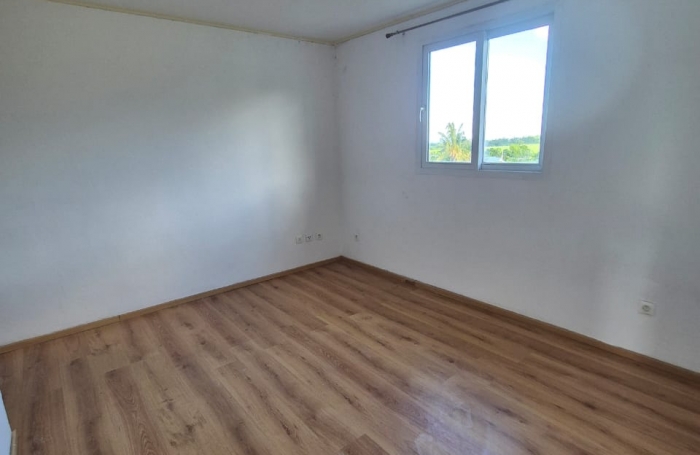 Appartement T6 Duplex &agrave; Sainte-Suzanne