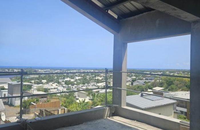 Vente Appartement 105.6m&sup2; 4 pièces Etang-Sale