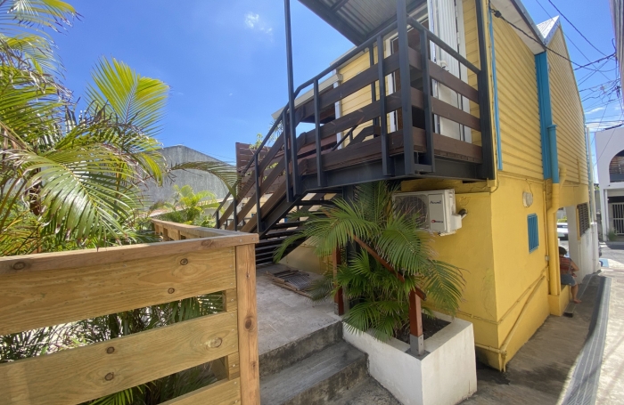 &Agrave; LOUER LOCAL - SAINT-PIERRE