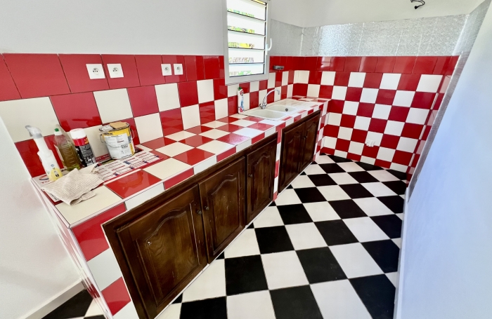 SAINT PHILIPPE 97442 - ENSEMBLE IMMOBILIER LUMINEUX ET FONCTIONNEL - SECTEUR RECHERCH&Eacute;