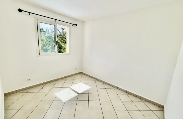 SAINT PHILIPPE 97442 - ENSEMBLE IMMOBILIER LUMINEUX ET FONCTIONNEL - SECTEUR RECHERCH&Eacute;