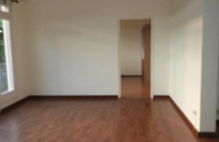 Location Appartement 100m&sup2; 4 pièces Sainte Suzanne