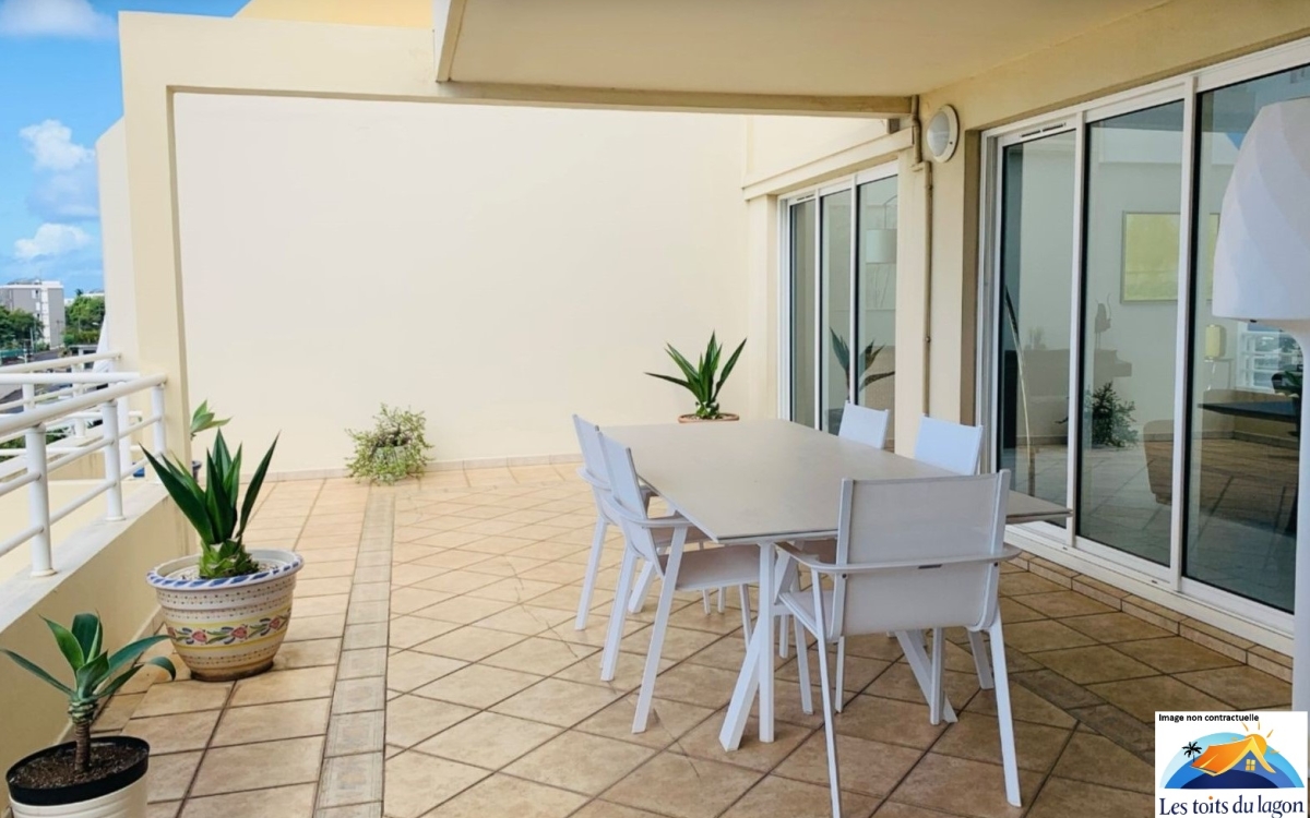 DUPLEX VUE MER &ndash; ST DENIS &ndash; 197m&sup2; - 3 CHAMBRES -630 000&euro; FAI