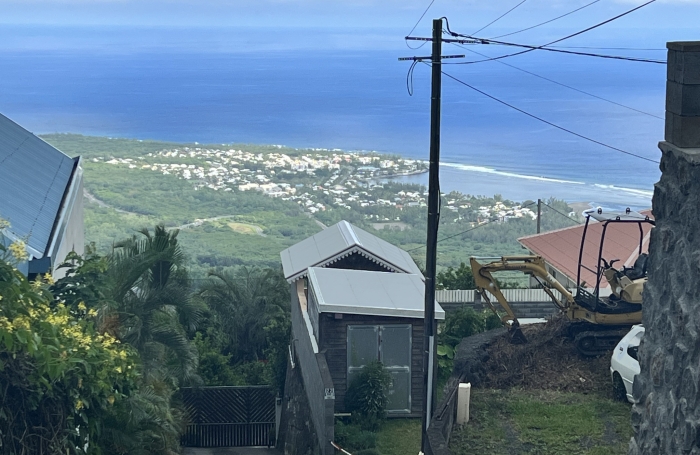 LES AVIRONS 97425 - BELLE PARCELLE - PROCHE CENTRE