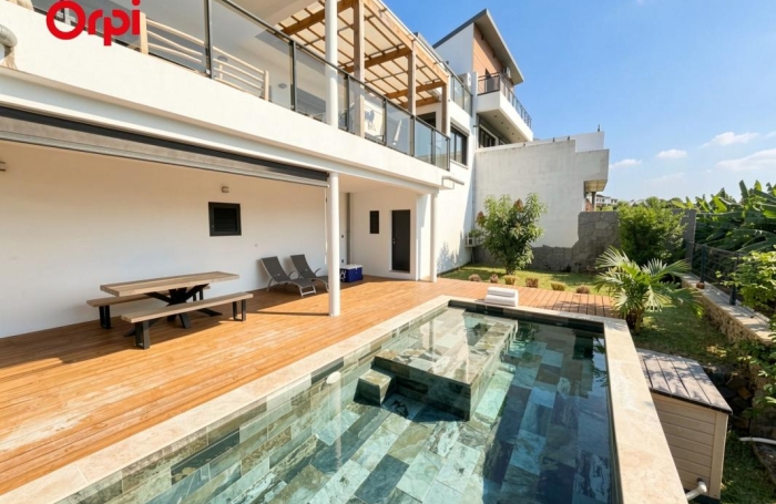 Vente Maison 129.95m&sup2; 5 pièces Saint Gilles Les Hauts