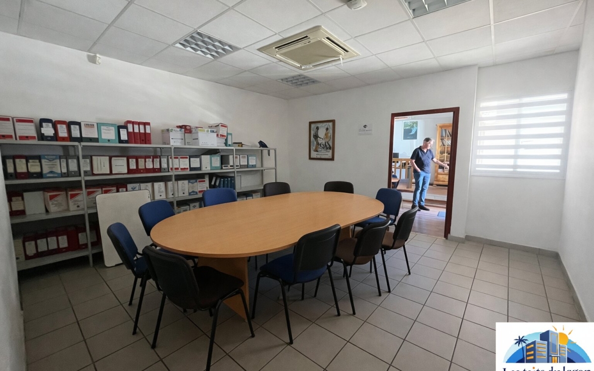 &Agrave; LOUER &ndash; BUREAUX D'EXCEPTION &Agrave; SAINT-DENIS (BELLEPIERRE)