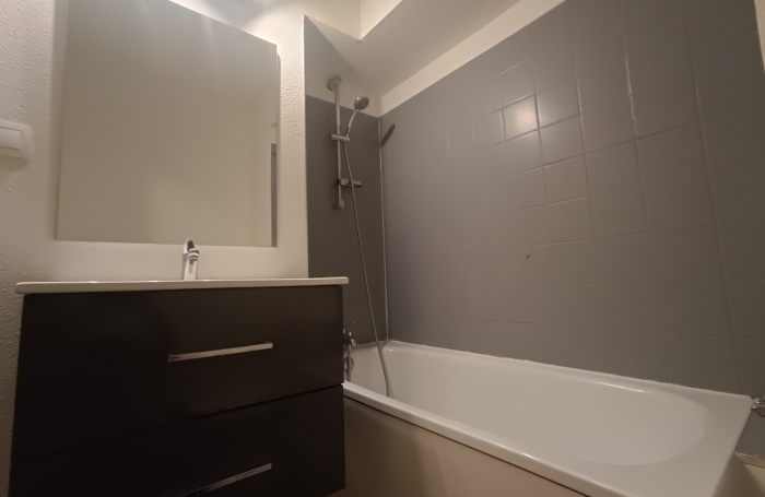 STUDIO MEUBLE CENTRAL FAC LIBRE AU 13 AVRIL 2026