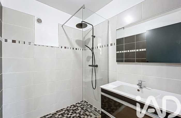 Vente Divers 181m&sup2; 6 pièces Sainte Clotilde