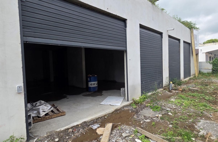 Location Local commercial 122m&sup2; 1 pièce Le Tampon