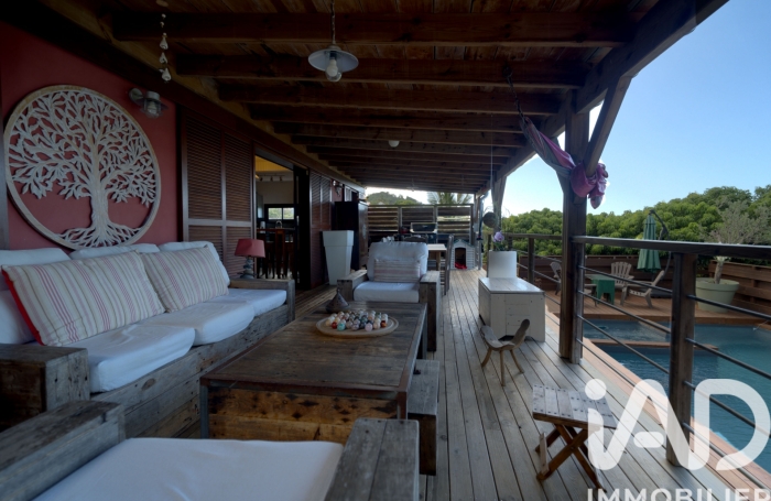 Vente Divers 223m&sup2; 7 pièces Les Avirons