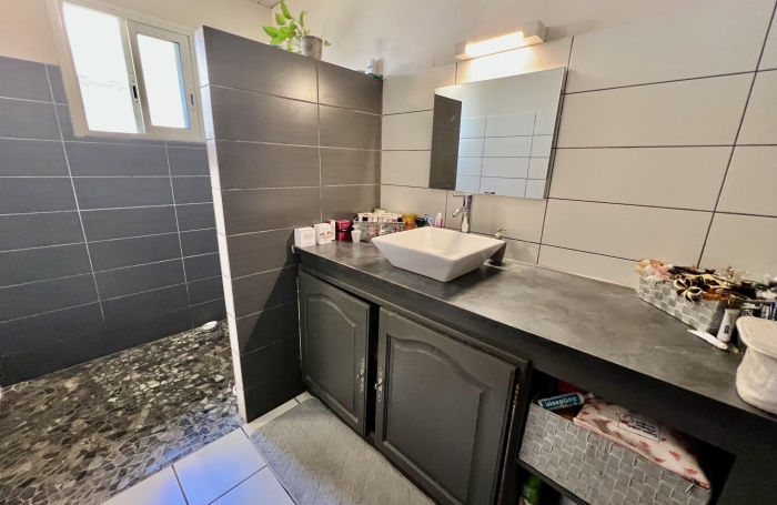 SAINT PHILIPPE 97442 - MAISON F4 LUMINEUSE ET ENTRETENUE - CONFORTABLE - QUARTIER PAISIBLE