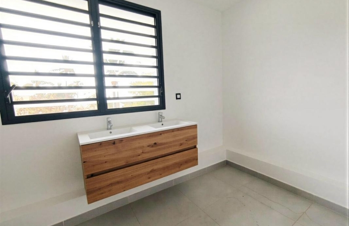 Location Appartement 94.6m&sup2; 4 pièces Saint Gilles les Bains