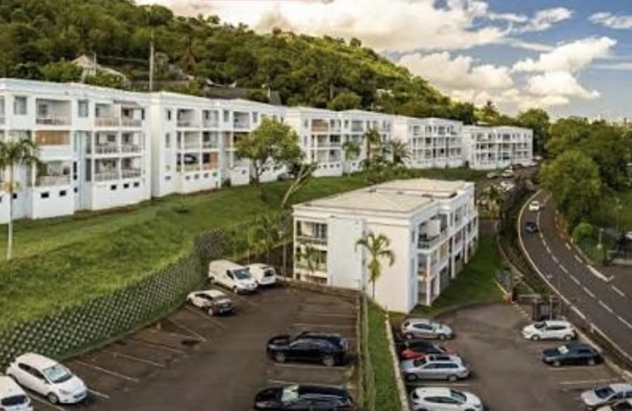 En vente &agrave; La Possession : grand appartement